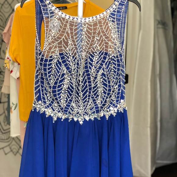 Dress - Picture 1 of 4